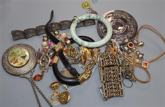 A mixed group of assorted jewellery etc. including costume, a silver mounted compact mirror, 925 bracelet.